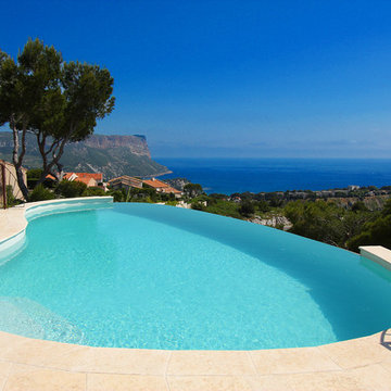 Piscine à débordement