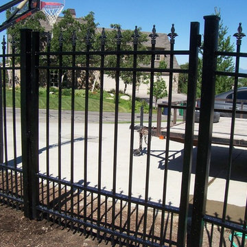 Huntington gate with Fleur de Lie spear and dog bar