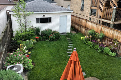 シカゴにあるシャビーシック調のおしゃれな庭の写真