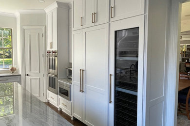 Mid-sized transitional u-shaped kitchen pantry photo in Dallas with a single-bowl sink and an island