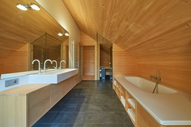 Modern Badezimmer by Stefan Bannert Architekten