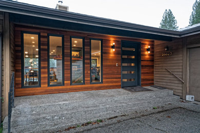 Example of a minimalist entryway design in Seattle