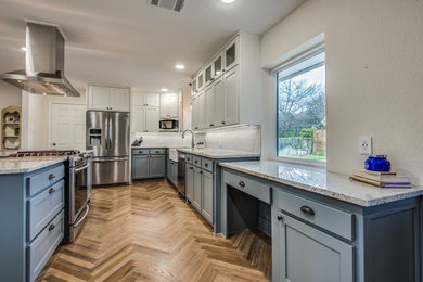 Kitchen - kitchen idea in Dallas