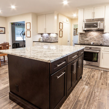 Whole kitchen + Breakfast Nook
