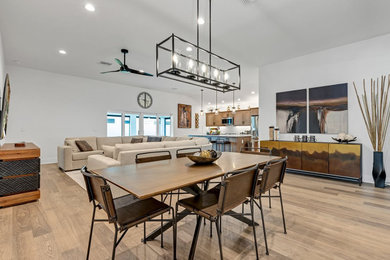 Example of a dining room design in Orlando