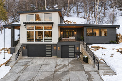 Example of a mid-sized minimalist three-story stucco and clapboard house exterior design