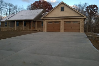 Example of a classic home design design in Cincinnati