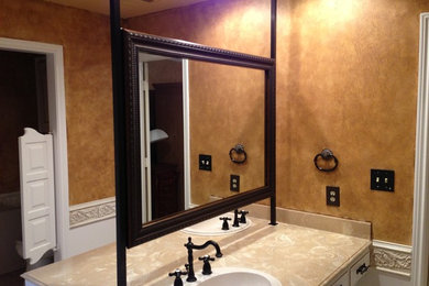 Bathroom - traditional bathroom idea in Dallas