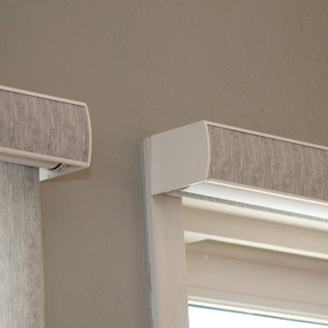 Roller shades-screen, light filtering, room darkening