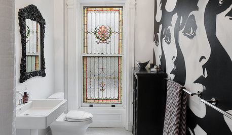 30 Bold & Fetching Black & White Bathrooms
