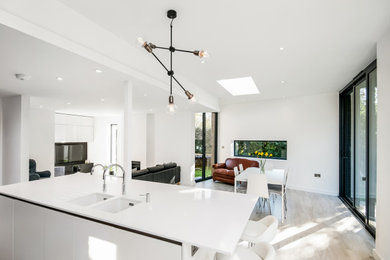 Inspiration for a contemporary dining room in Hampshire.