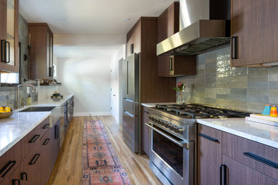 Kitchen - contemporary kitchen idea in Sacramento