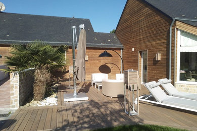 Design ideas for a contemporary deck in Le Havre.