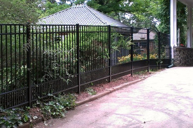 Inspiration for a traditional landscaping in Philadelphia.