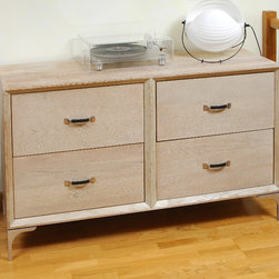 Bahut en Ch&ecirc;ne. - Buffets And Sideboards