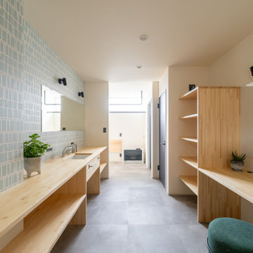 薪ストーブの癒やしの炎に家族が集う家