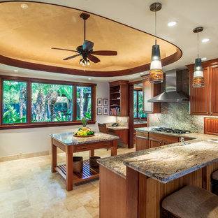 Kolonialstil Küchen mit profilierten Schrankfronten Ideen, Design