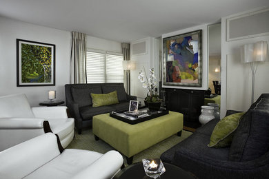 Example of a transitional living room design in Chicago