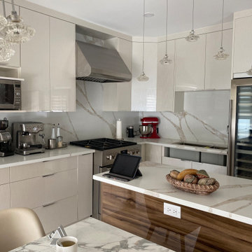 Stunning kitchen with Zenith Valdivia Quartz countertop and Backsplash