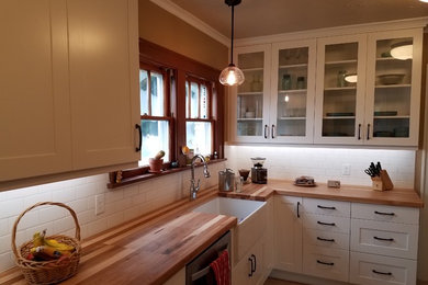 Photo of an arts and crafts kitchen in Seattle.