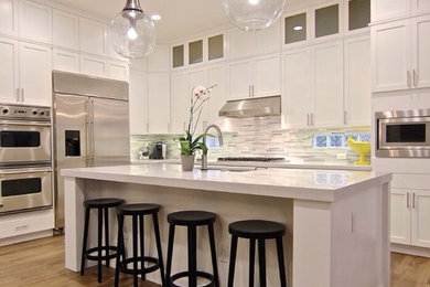 Transitional kitchen photo in Las Vegas