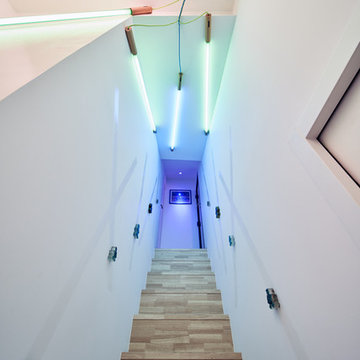 Une déco très contemporaine dans l'escalier