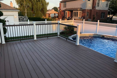 Design ideas for a traditional deck in Chicago.