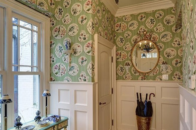 Example of a classic entryway design in Milwaukee