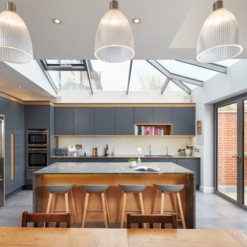 Curved glass window 'zing' adds to terraced property