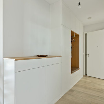 Flurgarderone in Eiche und Weißlack