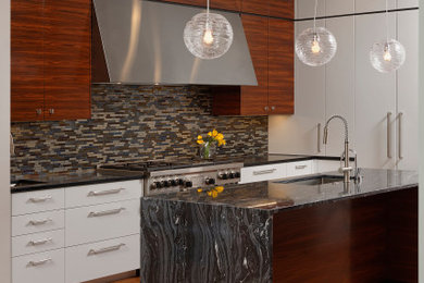 Kitchen - contemporary kitchen idea in Charleston