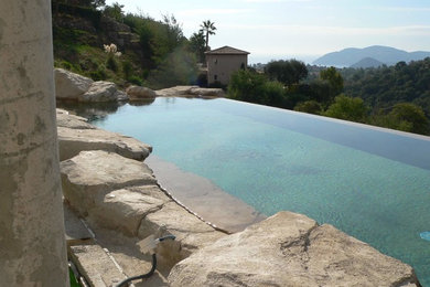 Aménagement d'une piscine méditerranéenne.