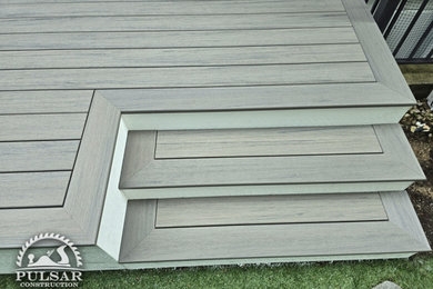 Deck photo in Vancouver