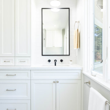 Jean - Farmhouse Hall Bathroom