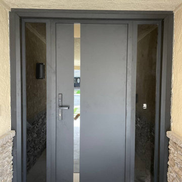 Cynex 6777 with Matte Black Sidelights and Smartlock