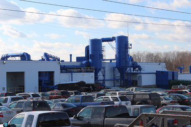 Foto de fachada azul urbana grande de una planta