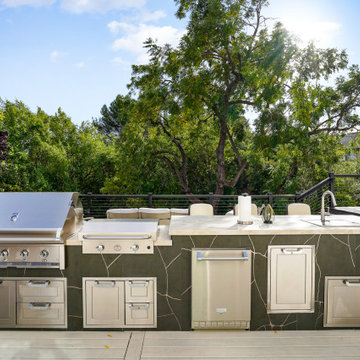 Outdoor Kitchen & Deck