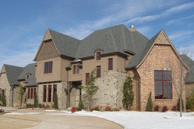 Traditional exterior home idea in Oklahoma City
