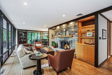 Example of a transitional living room design in Newark