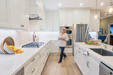 Photo of a traditional kitchen in Toronto.