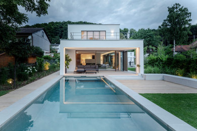 Moderner Pool in München