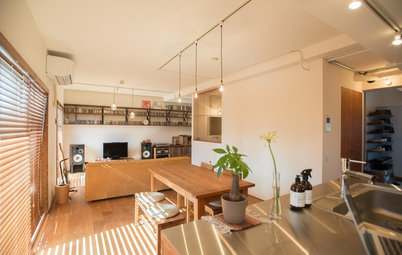 Houzzツアー : 多趣味な夫妻の暮らしを優しく彩る、光と風を回遊させたソフトなゾーニング