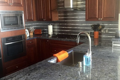 Inspiration for a contemporary kitchen remodel in San Diego