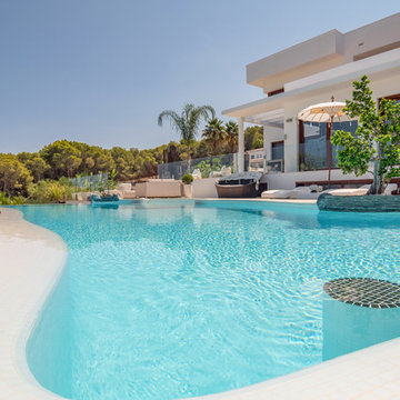 Piscina infintiy con gresite blanco