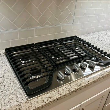 New Construction Kewanee IL MSI Quartz Koch & Dura Supreme Painted Cabinets