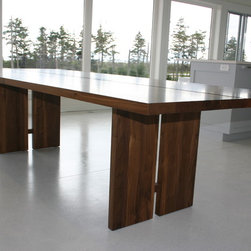 Walnut dining table - Products