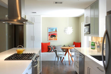 Kitchen - contemporary kitchen idea in Austin