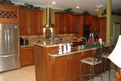 Inspiration for a timeless kitchen remodel in Miami
