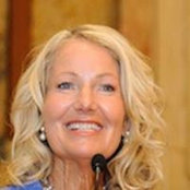 Annie Karto's photo