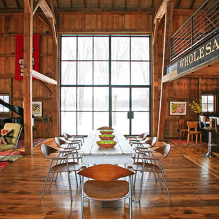 デトロイトのカントリー風 LDKの画像 (濃色無垢フローリング)